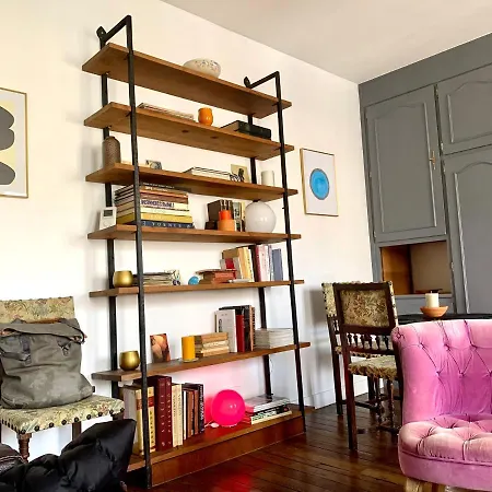 Nest In Apartment Paris