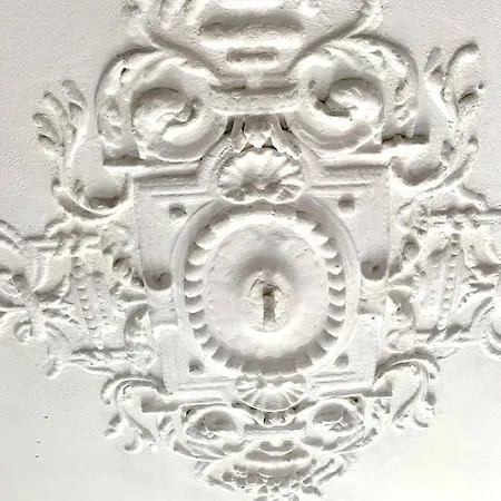 Nest In Apartment Paris